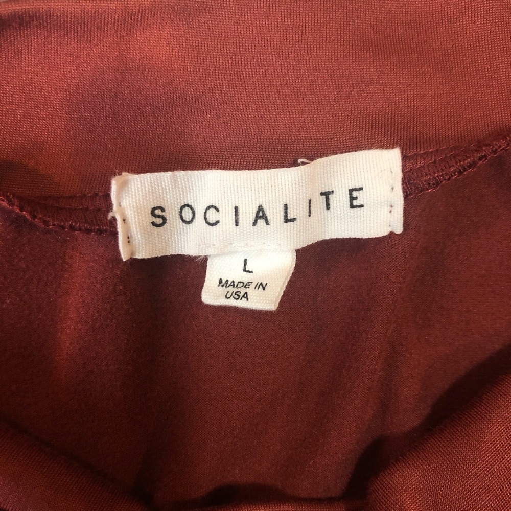 Socialite Deep V Top - Picture 4 of 5